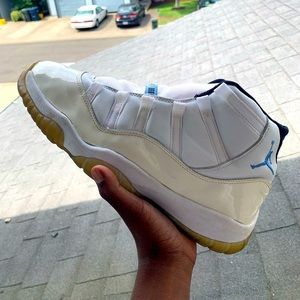 Jordan 11 Columbia